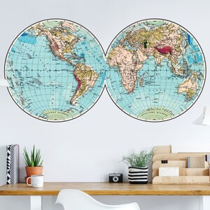 Doppelter Halbkugel Vintage Weltkarte Aufkleber Wandbild - Wiederverwendbarer Weltkartenaufkleber von Chromantics