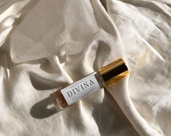 Divina Perfume Oil – Jasmine, Sandalwood and Ylang Ylang | High Priestess Ritual Elixir with Quartz & Sunstone Crystals | Empowerment