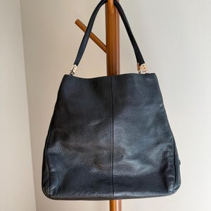 Vintage Coach 26224 Black Leather Shoulder Bag