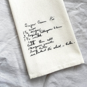 Embroidered handwritten recipe | Custom message for mother&#39;s day | Family keepsake tea towel | Personalized kitchen decor gift