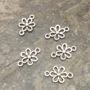 CLEARANCE Antique Silver daisy flower connectors Package of 5 Connectors Vintage look jewelry connectors