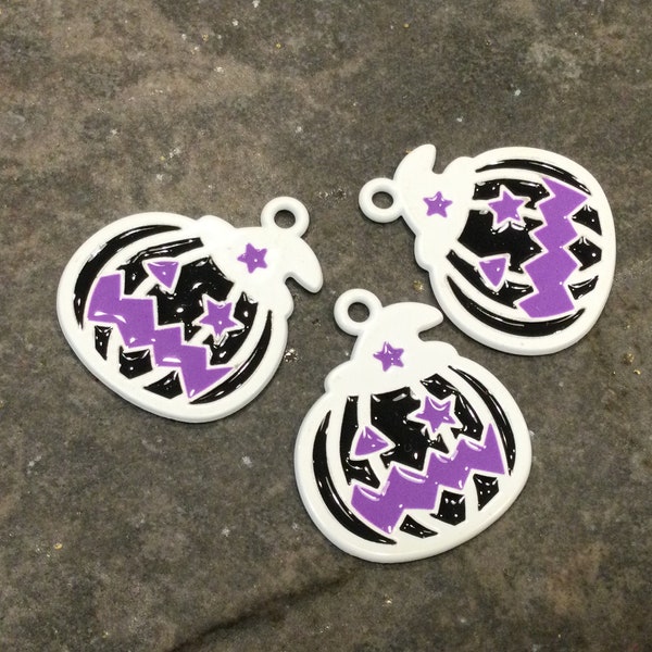 Enamel Halloween Pumpkin Jack O Lantern Charms Paquet de 3 breloques violettes et noires