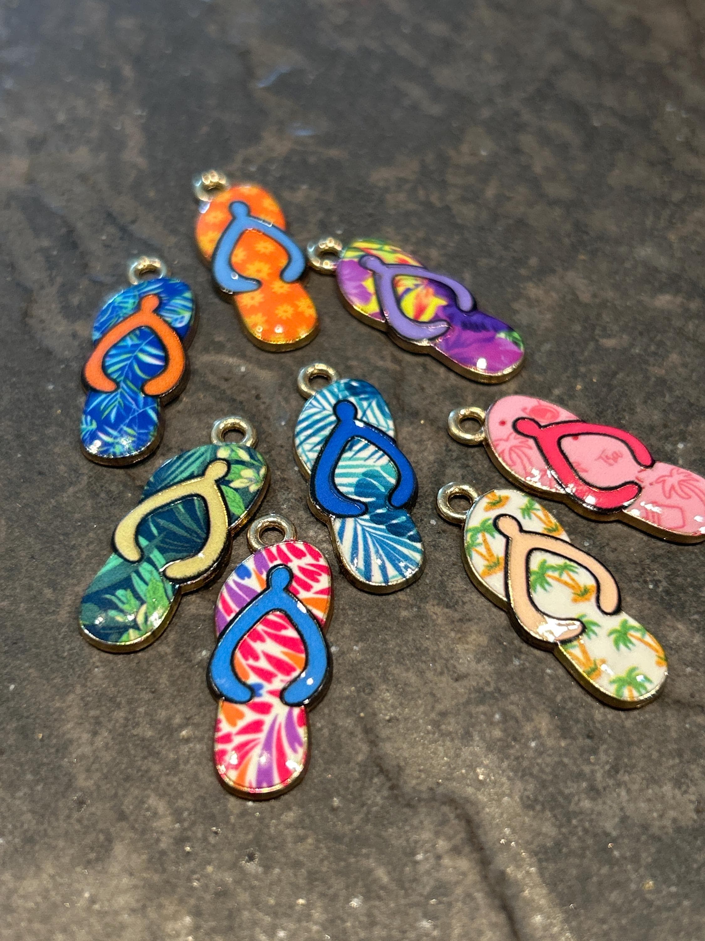 SUNNYCLUE 50 pz Argilla Flip Flop Charms Ciondolo Gioielli Fai da Te Mini Pantofole Charms Colorful Polymer Argilla Charms per Le Donne Ragazze Creazione