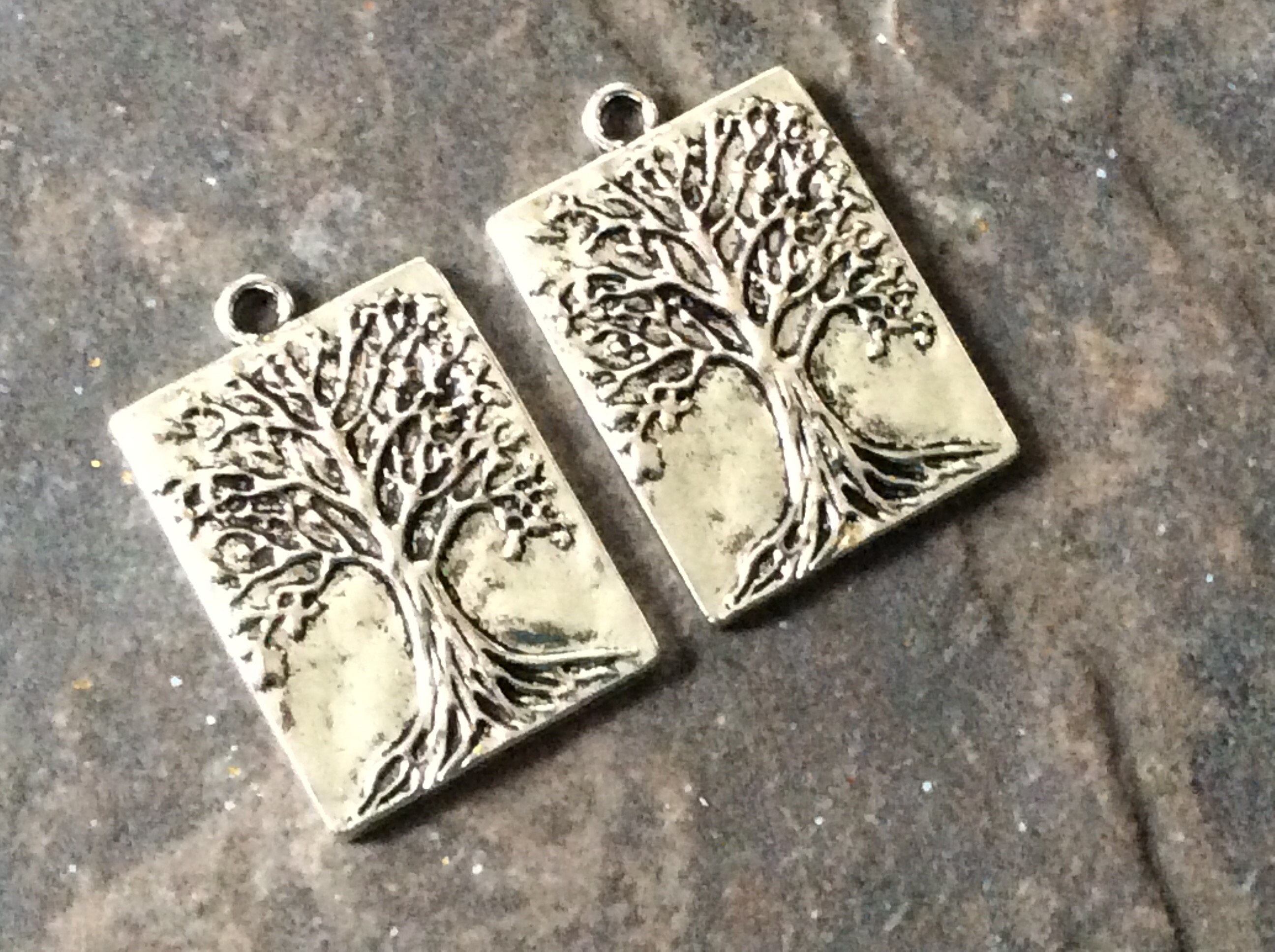 みなな様 Elegant Tree of Life Charms or pendants package of 2 pendants for