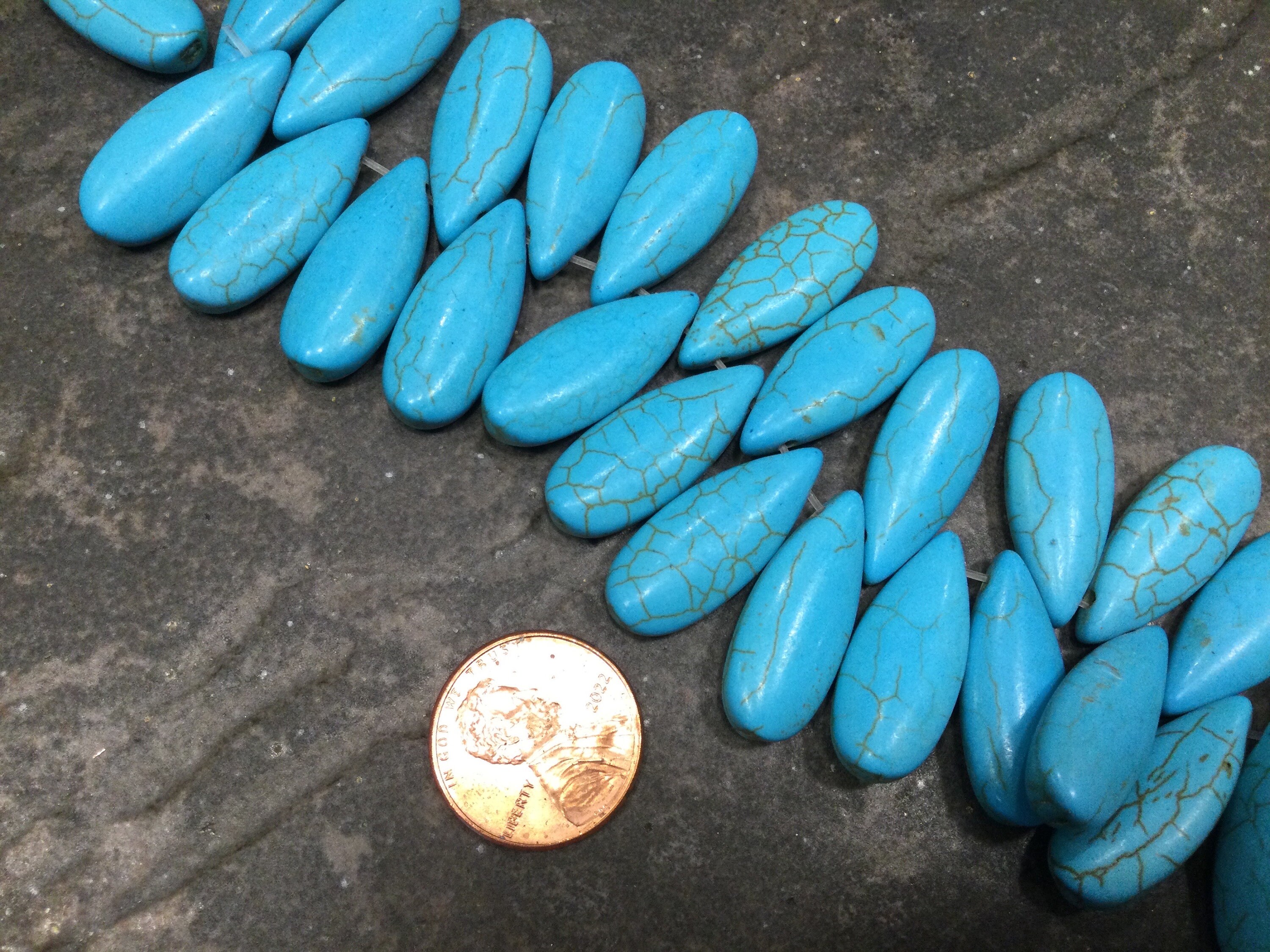 1 strand Howlite Stone Beads PUFFED TEARDROP BRIOLETTE 16x11mm, mixed