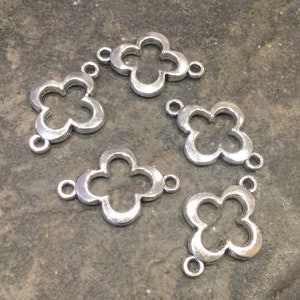 Quatrefoil connector in Antique Silver finish Package of 5 Connectors 4 Leaf Clover Jewelry Connector