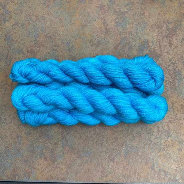 "DK handgefärbter ""CALYPSO"" 20g Mini Strang, perfekt für Colorwork und kleinere Projekte, 85 SWM/15 Nylon, Luxusmischung extrafeines Merino."