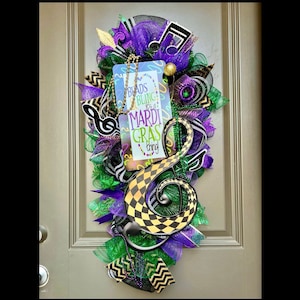 Mardi Gras Wreath for Front Door, Mardi Gras Wreaths, Mardi Gras Home Decor, Mardi Gras Band, Mardi Gras Beads Decor, Fat Tuesday Decoration