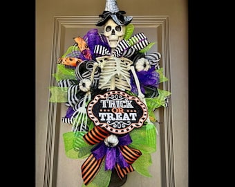 Trick or Treat Skeleton wreath for Front Door, Scary halloween wreath, halloween door hanger, halloween decor, Skeleton Decorations, Pumpkin