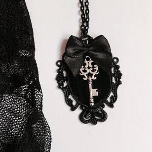 emo necklace｜TikTok Search