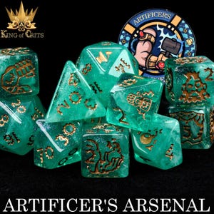 Juego de 11 dados exclusivo de Artificer's Arsenal con fichas de póquer, engranajes, bombas y clase de personaje con temática de mecha DND DICE / Marca King of Crits