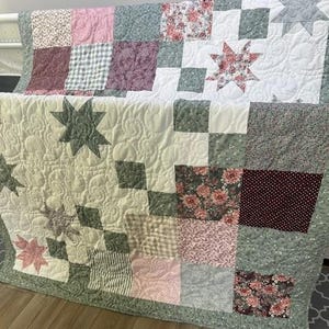 Rose quilt, green quilt, floral quilt, abstract quilt, shower gift, star quilt, pastel quilt, pastel blanket