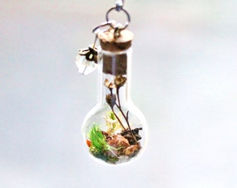 Terrarium Necklace Unique Gift for Women Dried Flower Necklace Spring Summer Birthstone Floral Nature Jewelry Glass Bottle Necklace Moss