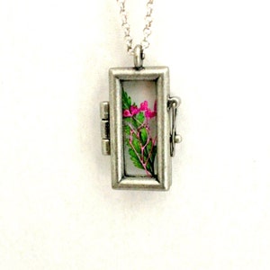 Unique Summer Jewelry Locket Necklace Terrarium Necklace Nature Jewelry Pressed Flower Necklace Green Purple Fairy Garden