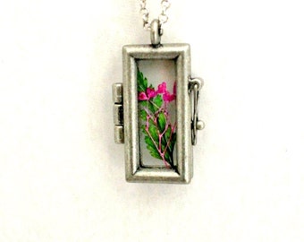 Unique Valentines Day Gift Locket Necklace Terrarium Necklace Nature Jewelry Pressed Flower Necklace Green Purple Fairy Garden