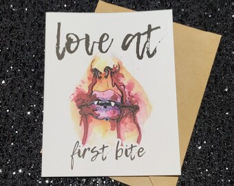 Amor al primer mordisco - Tarjeta de vampiro - Tarjeta única de San Valentín para todos los amantes de vampiros y terror