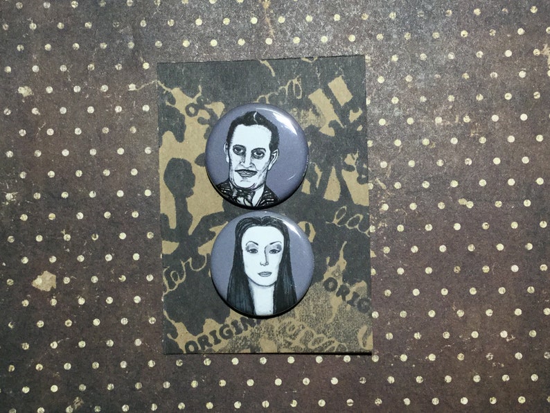 Morticia & Gomez Addams - Addams Family button Set - Horror Buttons - Wearable Art-Unique Gift-Couples Pins FOR 90s Horror Lovers