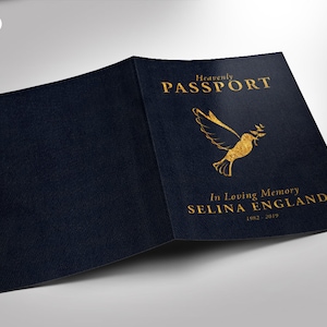 Könnte beinhalten: Eine dunkelblaue Karte mit goldener Schrift, die "Heavenly Passport" lautet und eine goldene Taube mit einem Olivenzweig im Schnabel zeigt. Der Text "In Loving Memory SELINA ENGLAND 1987 - 2019" ist ebenfalls in goldener Schrift.