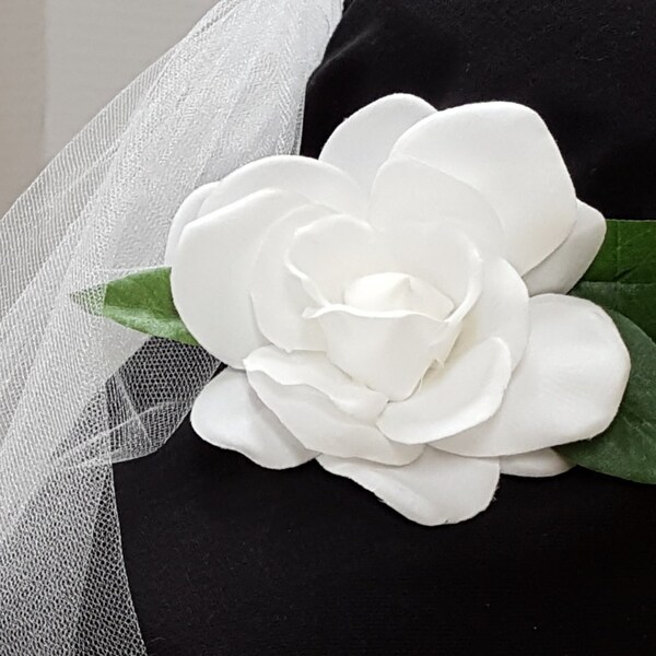 Beautiful white gardenia hair accessory