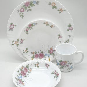 Set of 4 ROSALIE DINNER PLATES By Arcopal  - Milk Glass, Floral Motfi / Garden Party / Tea Party / Shower