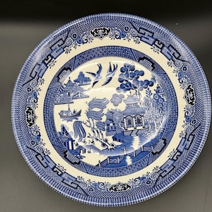 VEGETABLE SERVING BOWL Vintage - Churchill  / Blue Willow /  Blue and White / England