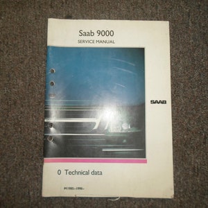 Puede incluir: Un manual de servicio Saab 9000 blanco y azul con el texto "Saab 9000 Service Manual" y "0 Technical data" impreso en la portada. La portada también presenta una foto de un Saab 9000 plateado.