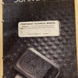 Op de afbeelding: Een John Deere component technische handleiding voor 4,5 L en 6,8 L dieselmotoren. De handleiding behandelt niveau 4 elektronische brandstofsystemen met Bosch VP44 pomp. Het handboeknummer is CTM170 (25JUL01) en is in het Engels.
