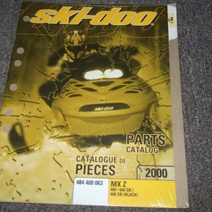 Pu&ograve; includere: Un catalogo di ricambi per motoslitta Ski-Doo giallo e nero per i modelli MX Z 600/600 SB/600 SB (BLACK). Il catalogo &egrave; per l'anno 2000.