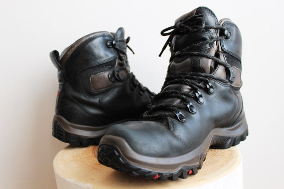 heavy duty hiking boots