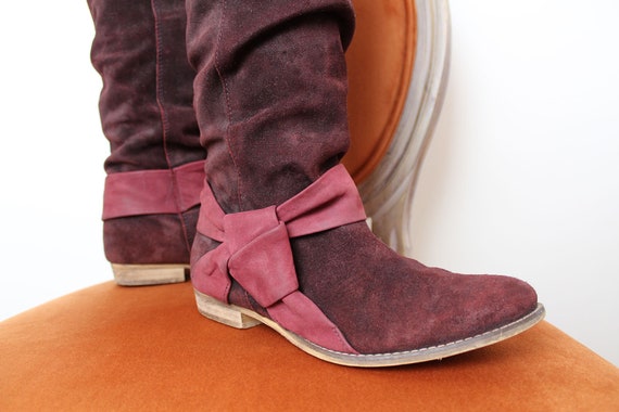 maroon color boots