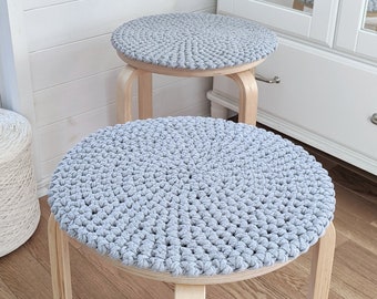 Graue Stuhlpads häkeln recycelte Baumwolle - Sitzkissen Teppiche - Boden sitzrunde rot