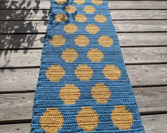 Tappeto da corridoio all'uncinetto con pois blu e gialli