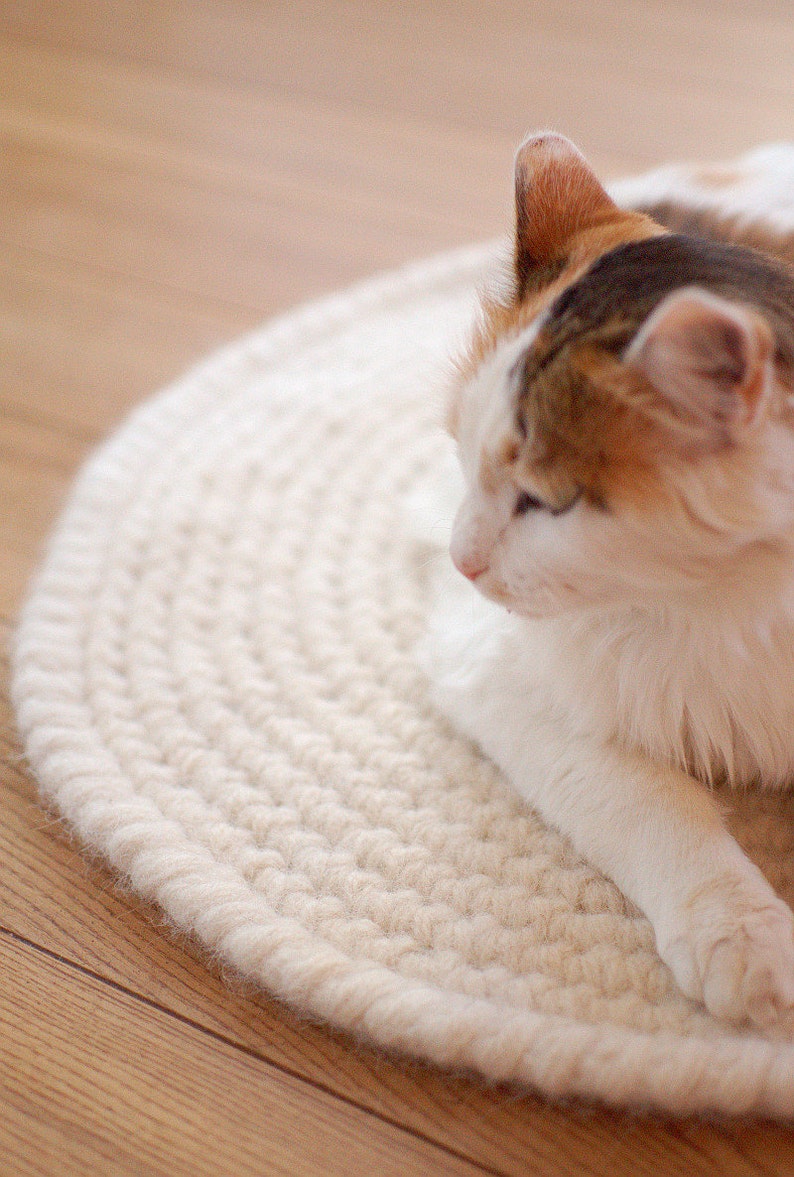 Wool felt Cat Mat crochet cat bed wool cat bed crochet round rug pet sleeping place image 4