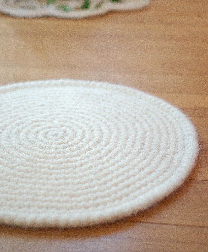 Wool felt Cat Mat crochet cat bed wool cat bed crochet round rug pet sleeping place image 5