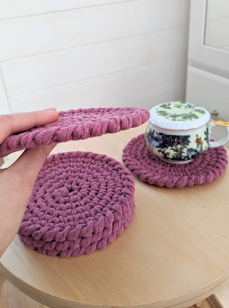 Ensemble de sous-verres violets crochet coton recyclé Boire sous-verres décor de table naturel image 1