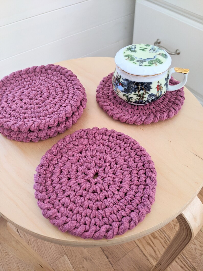 Ensemble de sous-verres violets crochet coton recyclé Boire sous-verres décor de table naturel image 3