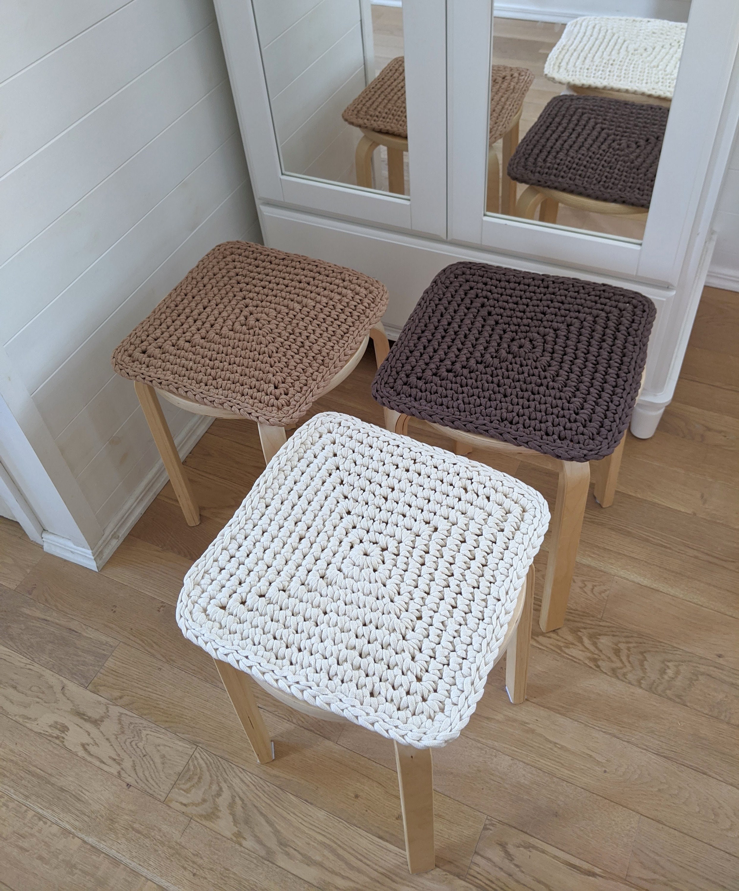 DIY: Chunky Knit Wool Seat Pads ⋆ Design Mom