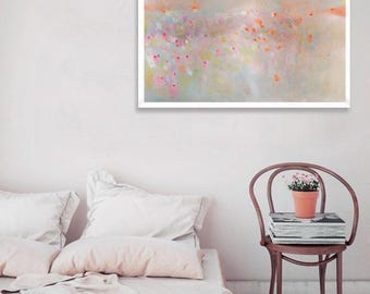 Pintura abstracta de paisaje, arte en colores pastel, rosa, beige y naranja.