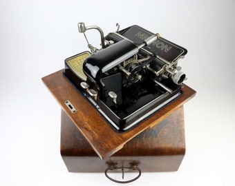 AEG Mignon 4, antieke vintage indextypemachine uit 1924, glanzend zwart, met handleiding