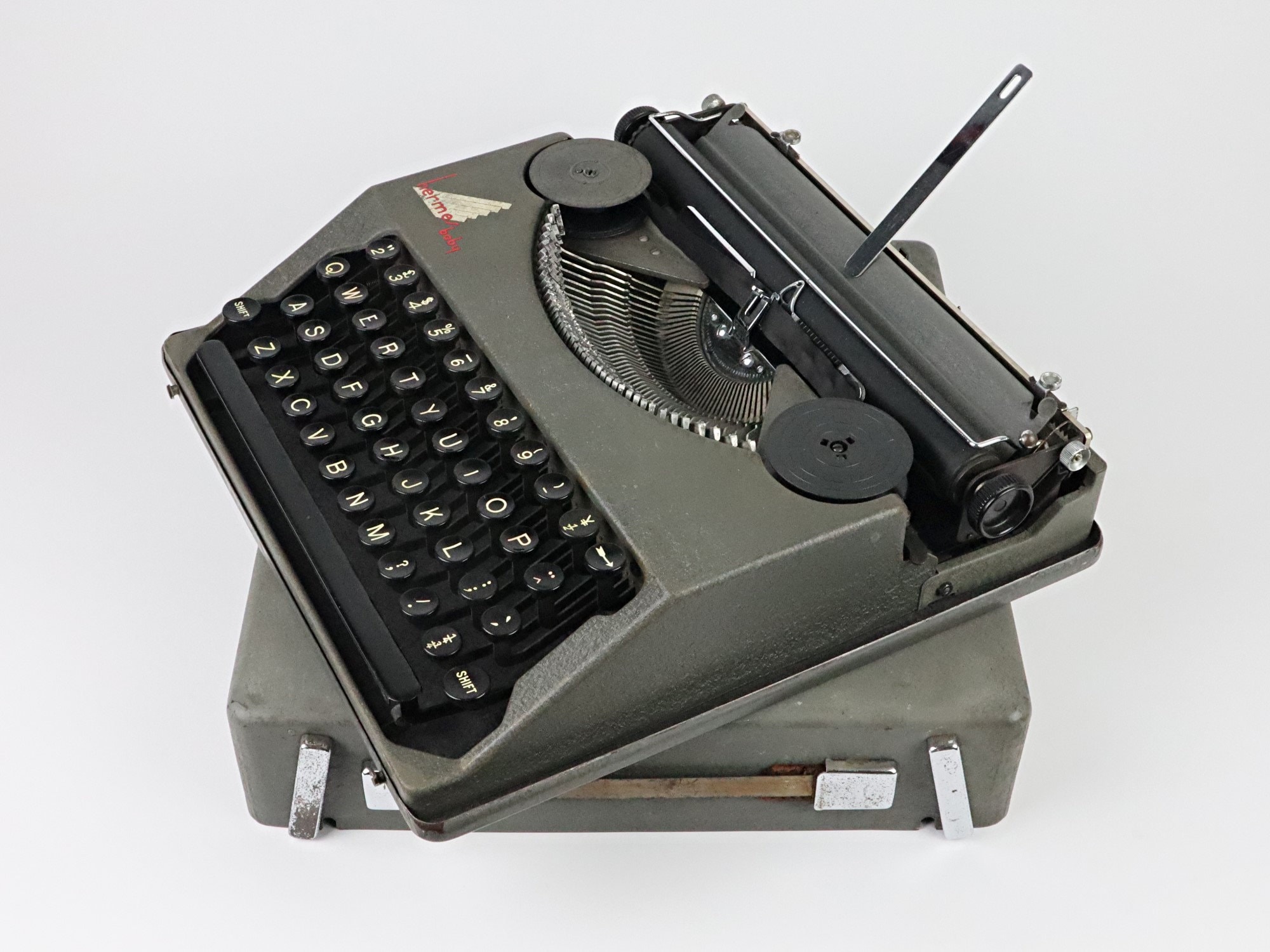 衝撃の激安コスパ・掘り出し物も Hermes Baby Vintage Typewriter From 1936 Gray Shrink Coated おもちゃ