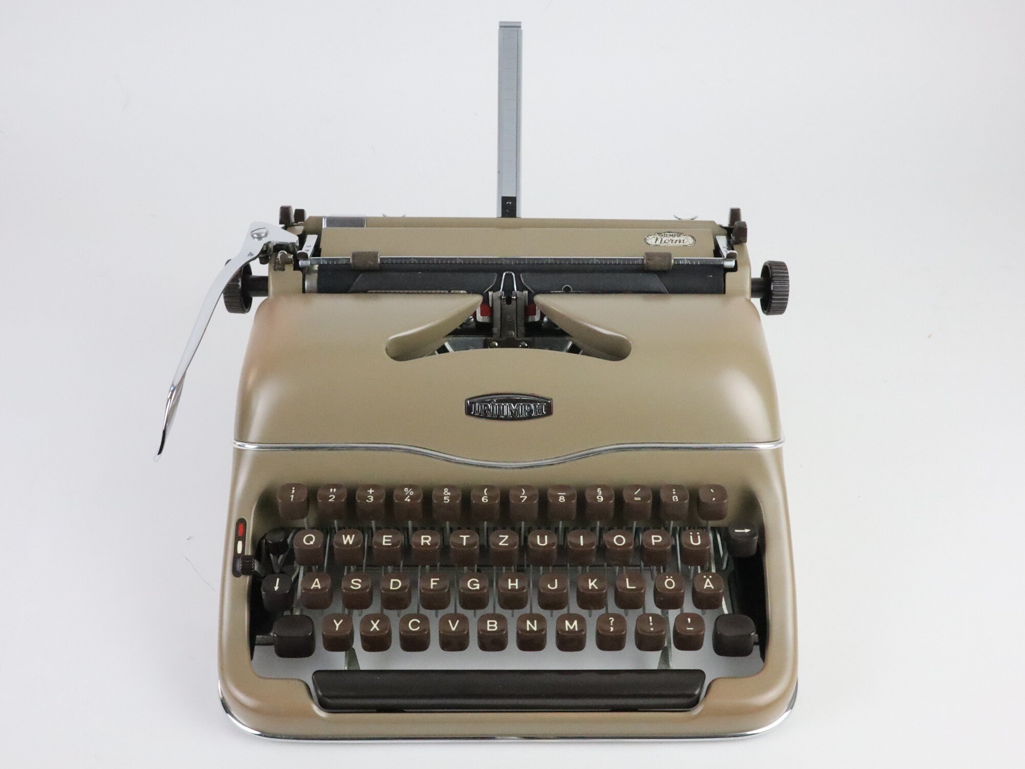 Triumph Norm - Vintage Typewriter From 1957 With Aluminium