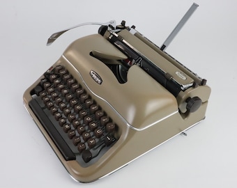 完動品　TRIUMPH NORM 6 トライアンフタイプライター ドイツ仕様 1943 Triumph Norm 6 on the Typewriter Database