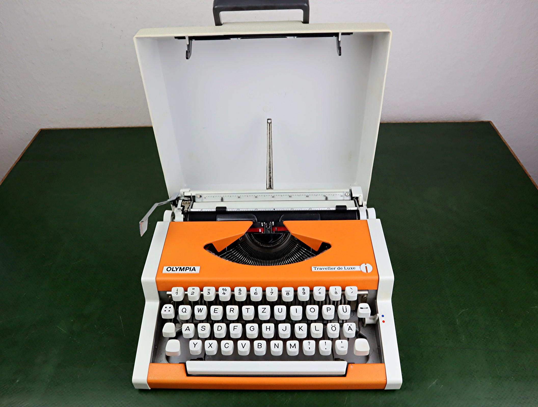 【完動品】　Olympia Traveller de Luxe　タイプライター Vintage Typewriter Olympia Traveller De Luxe From 1977