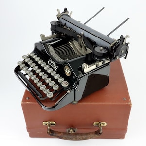 Vintage Typewriter Triumph Tippa From the 60s With Operating