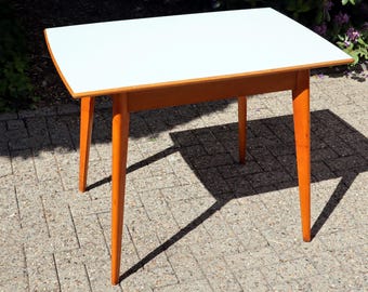 Vintage köksbord i trä med Formica-skiva från 1950-talet med träram.