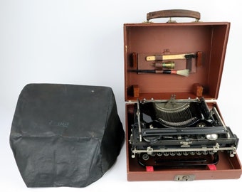 Erika Model 4 Vintage Typewriter by Seidel & Naumann Dresden