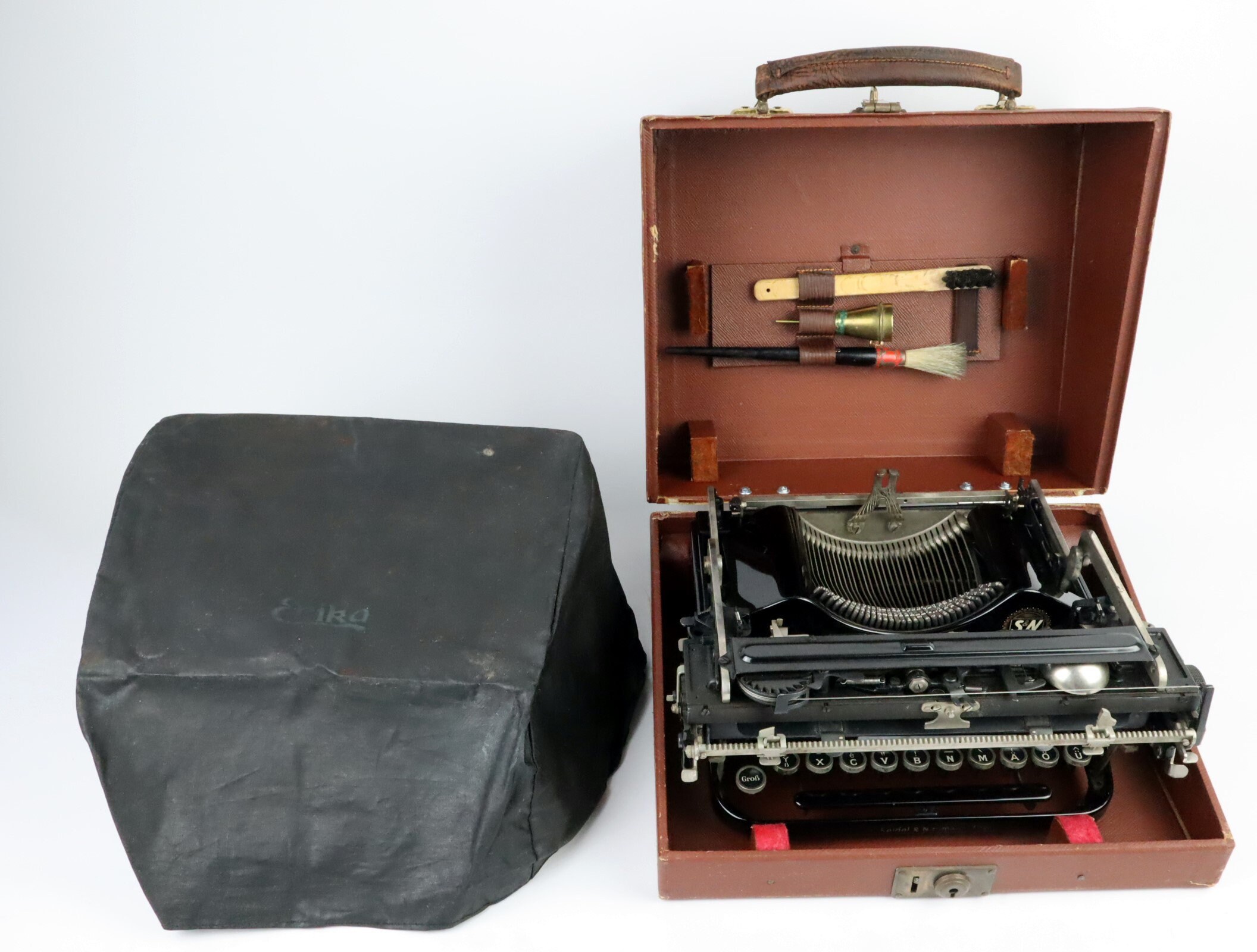 Erika Model 4 Vintage Typewriter by Seidel & Naumann Dresden