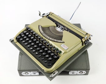 Rara macchina da scrivere vintage GROMA Gromina, verde oliva, macchina da scrivere GDR del 1955 con istruzioni per l'uso - ottime condizioni