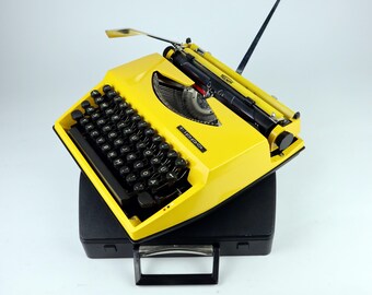 Triumph Tippa Vintage Schreibmaschine von 1977 in gelb mit Bedienungsanleitung  - Sehr schöner Zustand