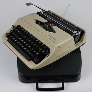 Vintage Typewriter Privileg (Nakajima) 270 from the 70s with Instruction Manual